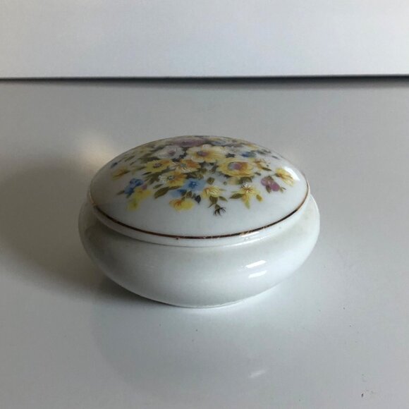 Vintage Floral Ceramic Round Dresser Trinket Box With Lid Made In Japan - Picture 1 of 6